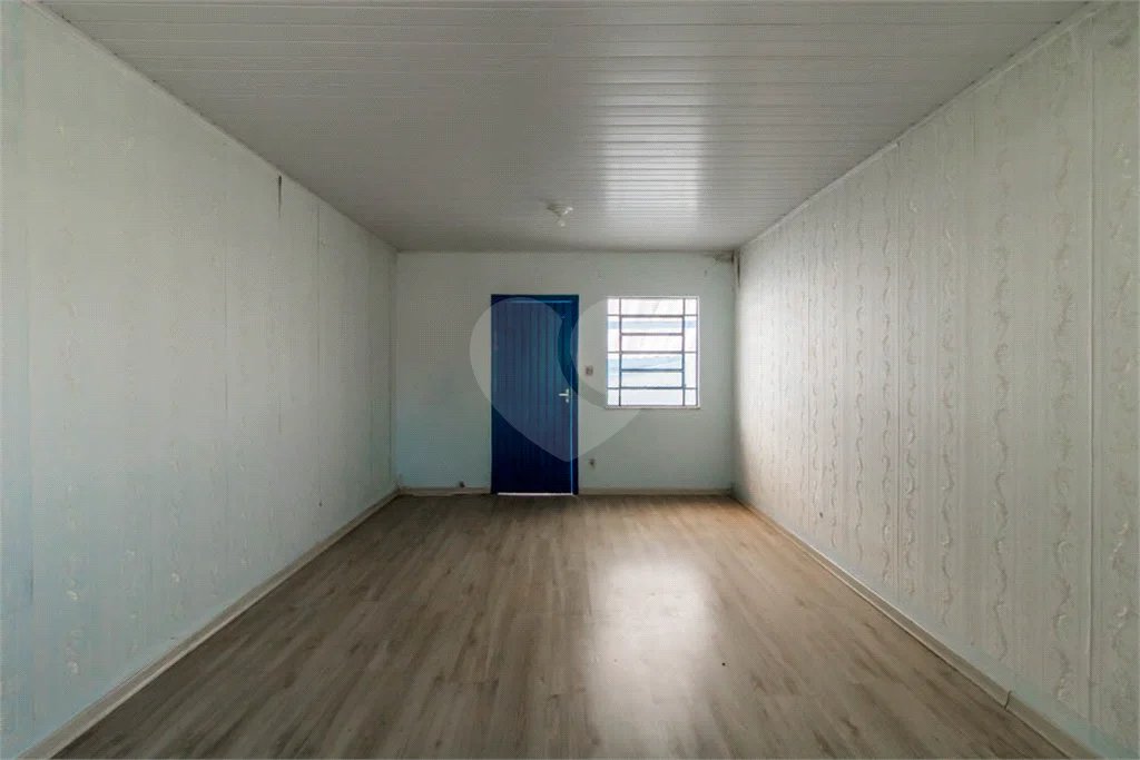 Casa à venda em Moema de 280m² com 4 dormitórios, sendo 1 suíte e 2 vagas de garagem.