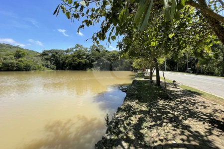 Casa de Alto Padrão à Venda e Locação - Condomínio Vila Verde