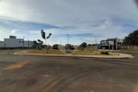 Casa Nova à Venda no Condomínio Villeneuve, São Carlos