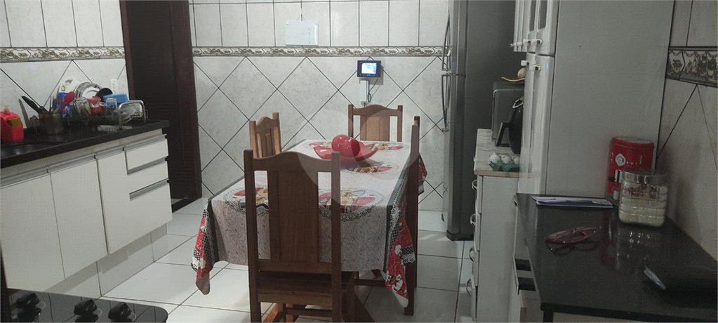 Casa térrea com 2 dormitórios.