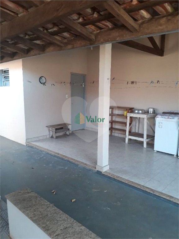 Ampla casa no condomÍnio Parque Fehr, contendo: