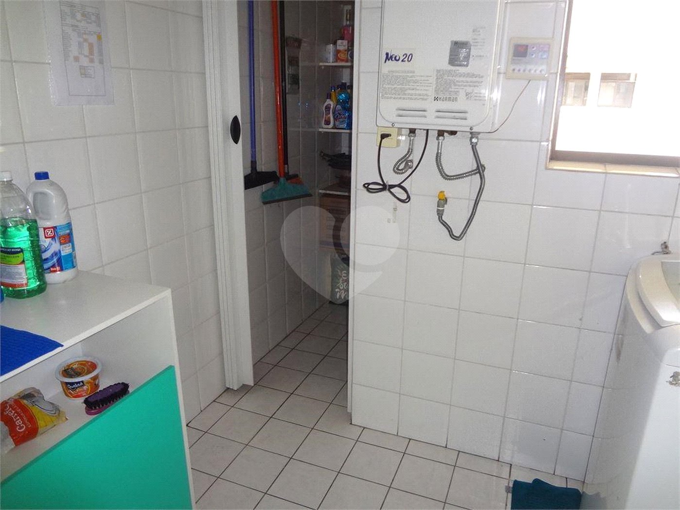 COBERTURA COM PISCINA E CHURRASQUEIRA NA CASA VERDE.