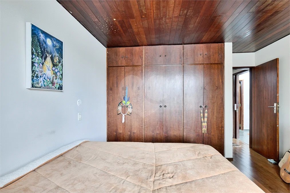 Sobrado à venda com 4 quartos, sendo 3 suítes,  em Granja Julieta, São Paulo, SP