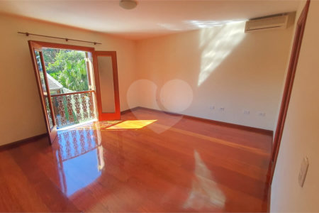 Casa à venda com 4 quartos, sendo 3 suítes, em Interlagos, São Paulo, SP