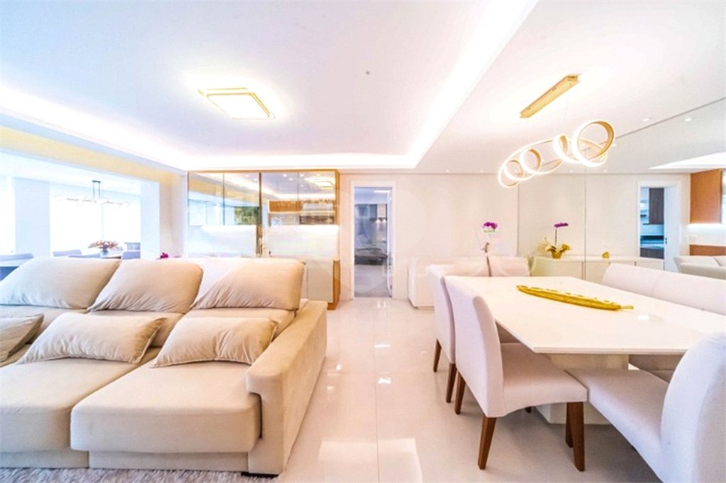 Apartamento na Mooca com 204m² com sacada gourmet com 4 suítes e 4 vagas condominio clube Aceita Permuta
