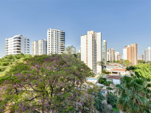 Apartamento à venda com 4 quartos, sendo 2 suítes,  em Campo Belo, São Paulo, SP