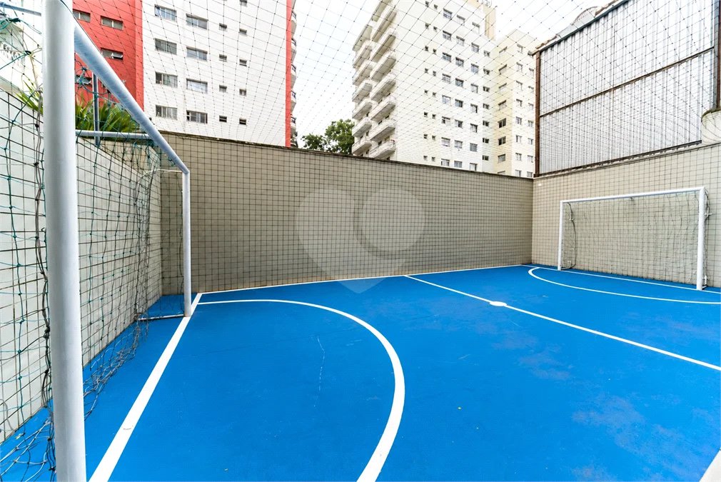 Apartamento de 84m² na Vila Lusitânia, em São Bernardo do Campo, com 3 dormitórios, suíte com varanda, 2 vagas cobertas, depósito privativo e lazer completo.