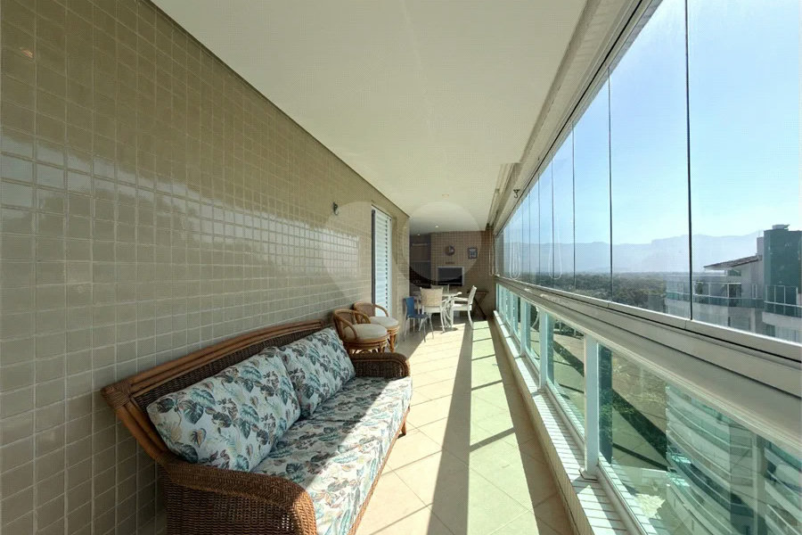 Apartamento à venda com 3 quartos, sendo 1 suíte,  em Riviera de São Lourenço, Bertioga, SP