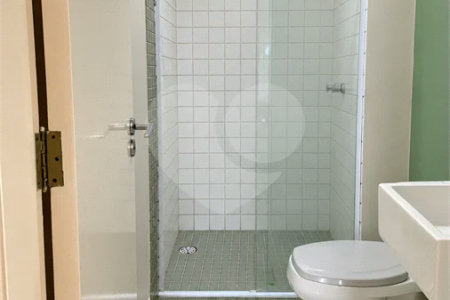 Cobertura de 255 m² com 3 dormitórios, 1 suíte, cozinha planejada, 2 vagas e área gourmet com churrasqueira.