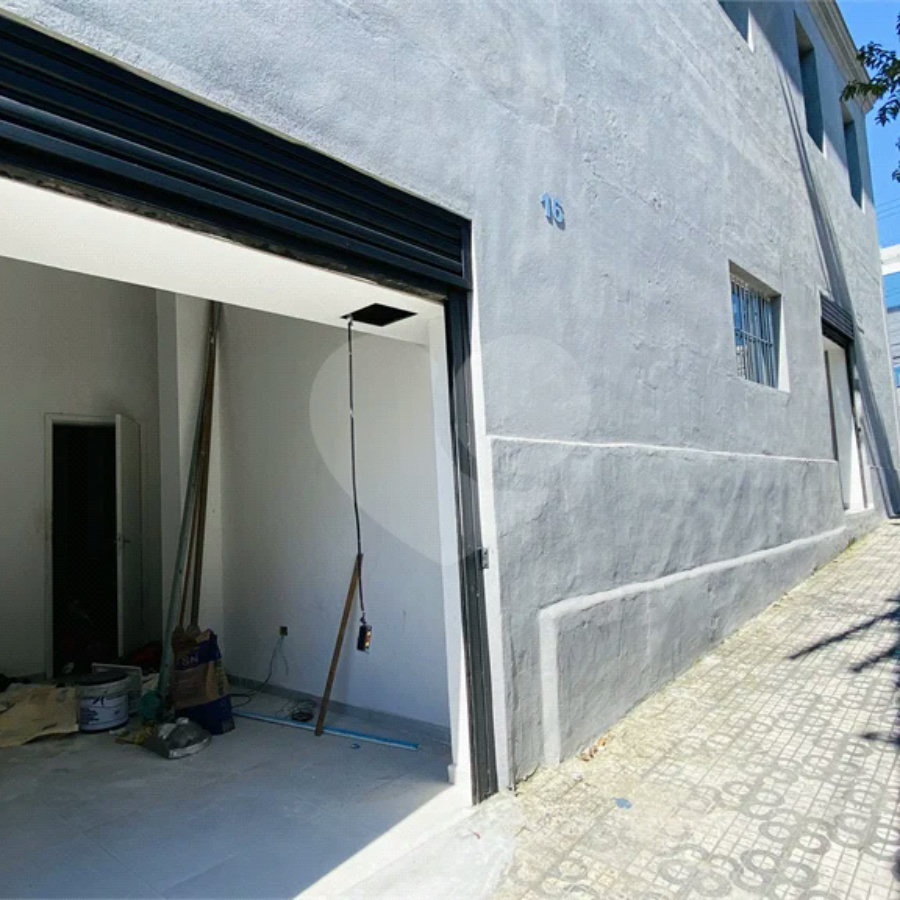 Salão Comercial de 200 m² em Excelente Localização –Esquina com à Marechal Deodoro!