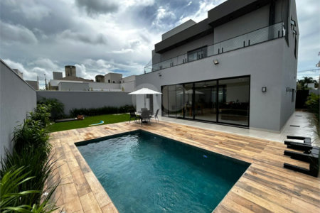 Casa de alto padrão para venda no condomínio Damha III.