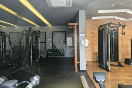 Oportunidade na Vila Leopoldina!! Apartamento com dois dormitórios, sendo uma suíte, dois banheiros, e com duas vagas.