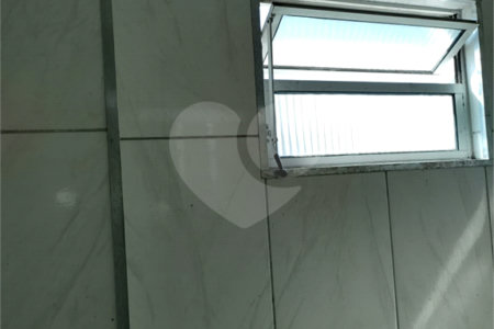 Oportunidade na Sé: Apartamento Reformado e Ensolarado com Localização Estratégica!