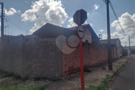 Vende-se terreno com 2 casas no Vila Boa Vista I
