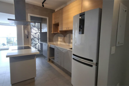 Apartamento com 2 vagas no Campo Belo