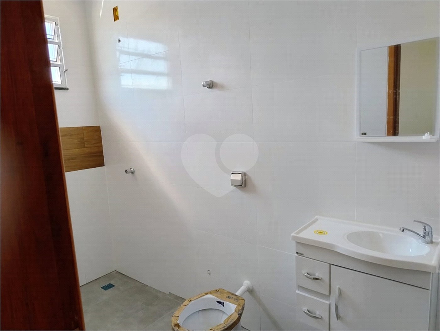 Casa nova 2 quartos dois banheiros Jardim Hikari