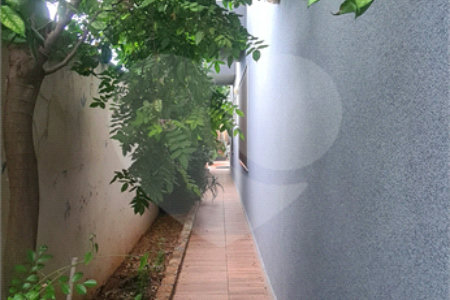 Casa térrea no Condomínio Jardim Botânico , localizado na cidade Bady Bassit/SP .