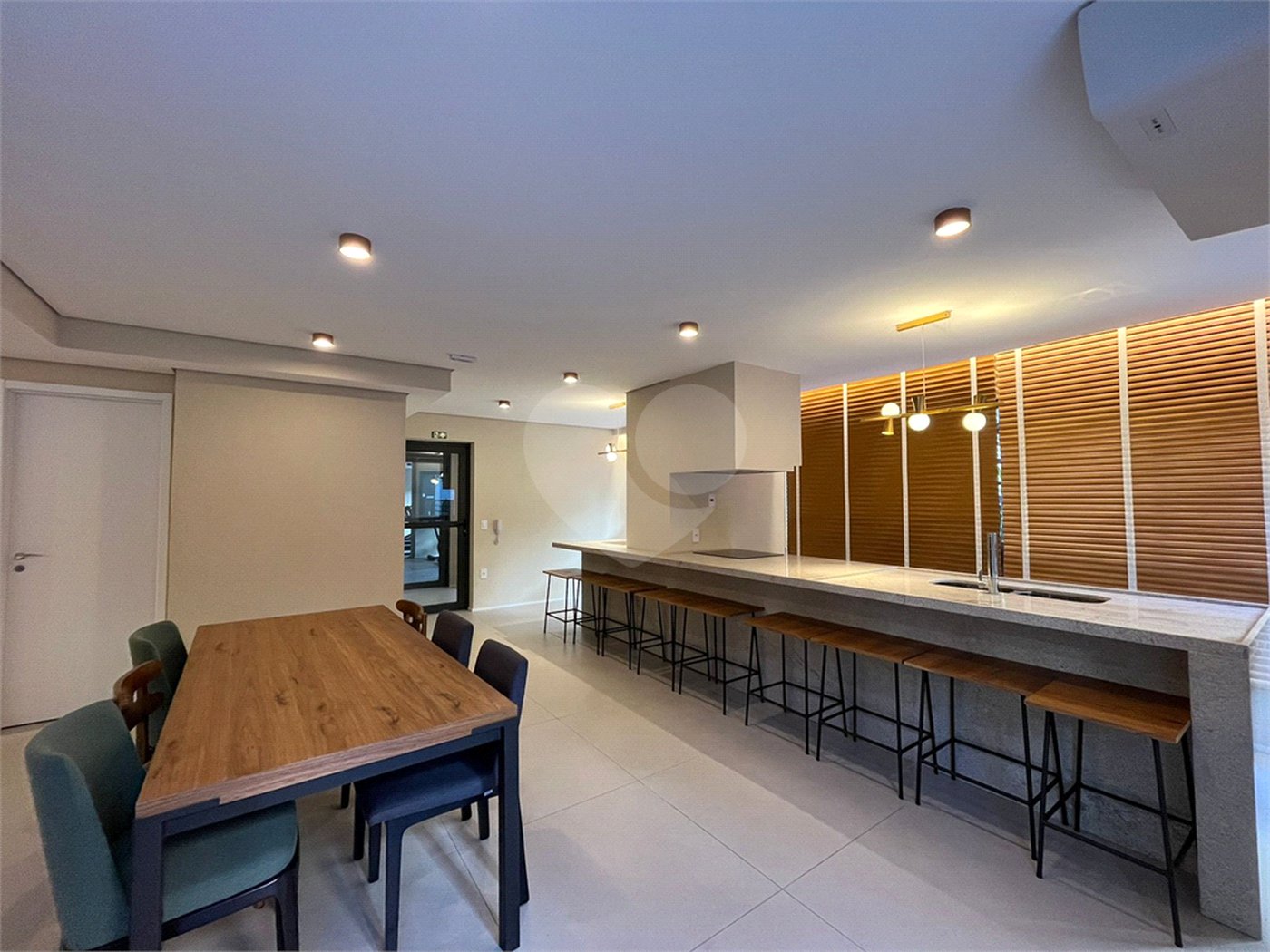 Studio locado á venda perto do metrô no Campo Belo, São Paulo - SP