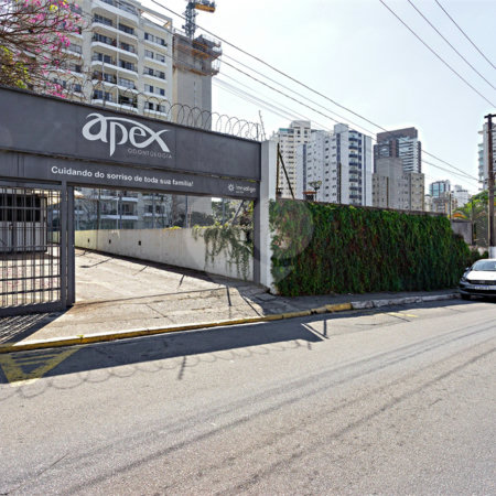 Sobrado à venda com 10 quartos em Campo Belo, São Paulo, SP