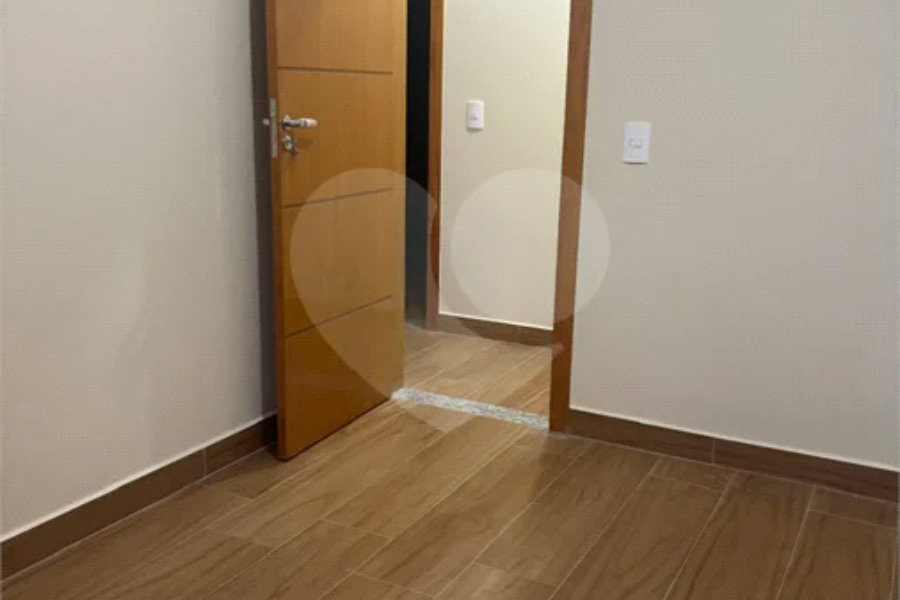 Sobrado à venda ou para alugar com 3 suítes em Horto, São Paulo, SP