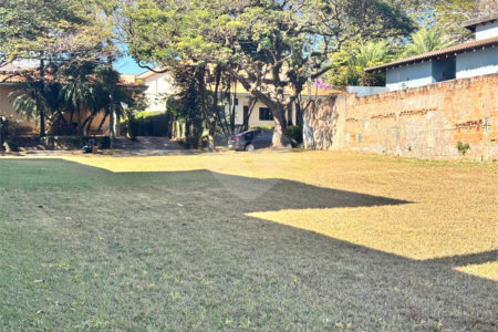 Terreno no Parque Sabará próximo a portaria