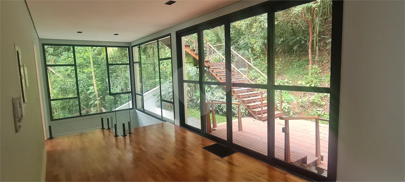 Casa à venda com 3 suítes no condomínio Alpes da Cantareira, Mairiporã - SP