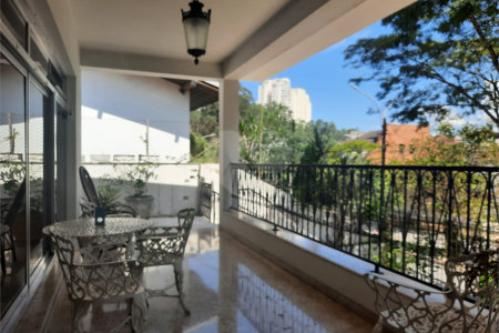 Casa com 4 quartos e 3 suítes com ótimo lazer no Jardim Marajoara
