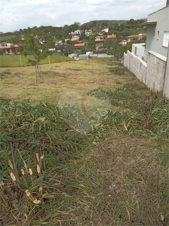 Terreno em Atibaia com 990 metros, pronto para construir, topografia declive, aceita financiamento