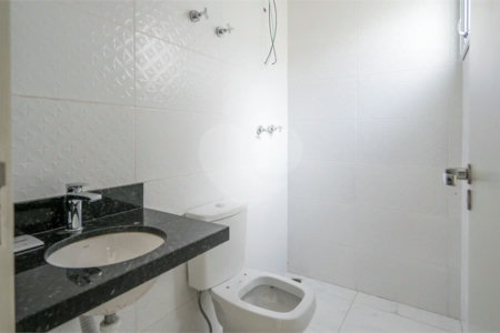 Excelente sobrado em condomínio a venda na Vila Canero