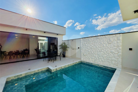 Indaiatuba - Sp - Condominio Maria Candida - R$ 2.250.000,00 - 3 suítes, sendo 1 master com closet e banheiro com duas cubas e dois chuveiros - Escritório - Piscina em Alvenaria aquecida e Hidro com Iluminação - Ar Condicionado instalado em todos os quartos, escritorio, sala e area gourmet