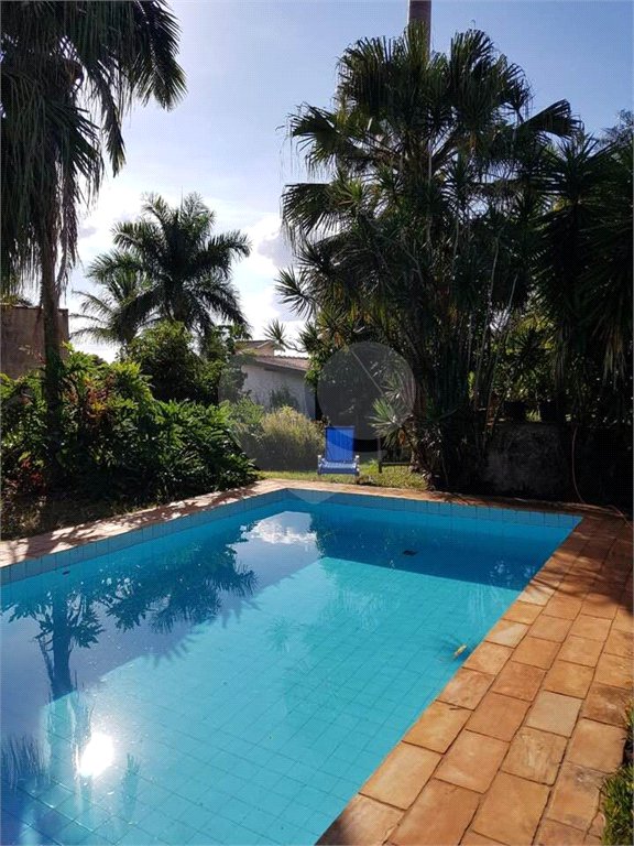 Casa térrea com piscina para venda no Parque Santa Marta