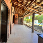 Casa "pé na água" à venda em condomínio fechado – Bragança Paulista/SP Com 305m² de Á/C e 1.305m² ÁT