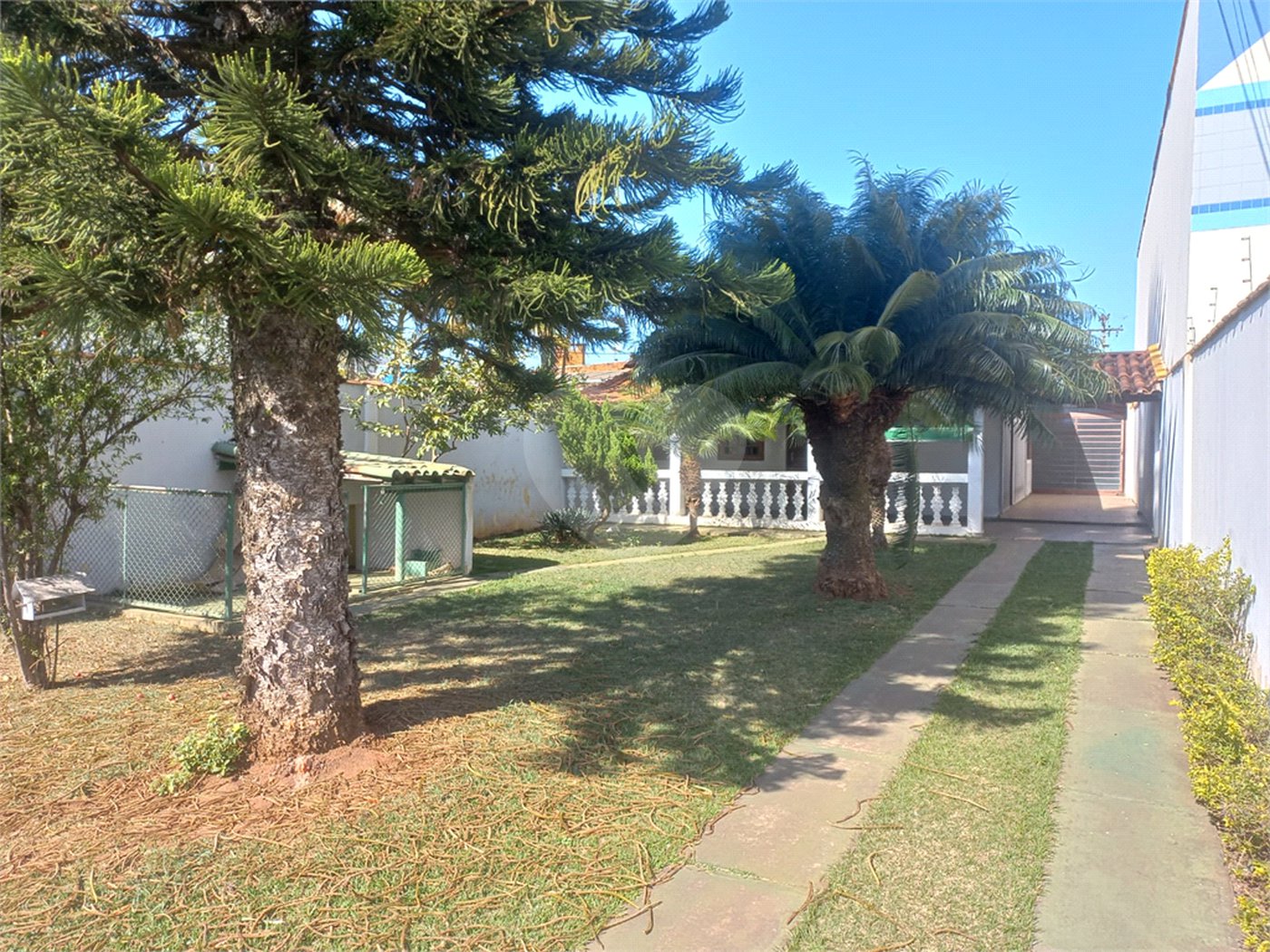 Casa térrea para venda ou locação no Parque Estancia Suíça.