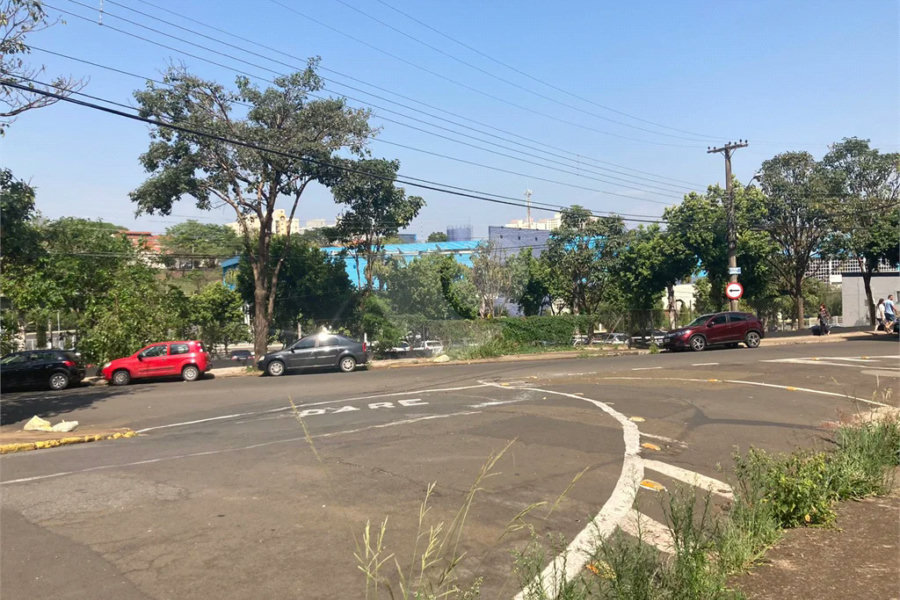 Terreno Comercial e Residencial à venda em Piracicaba/SP.