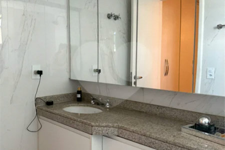 Apartamento com 3 suítes á venda no Condomínio Chácara Alto da Boa Vista, São Paulo - SP