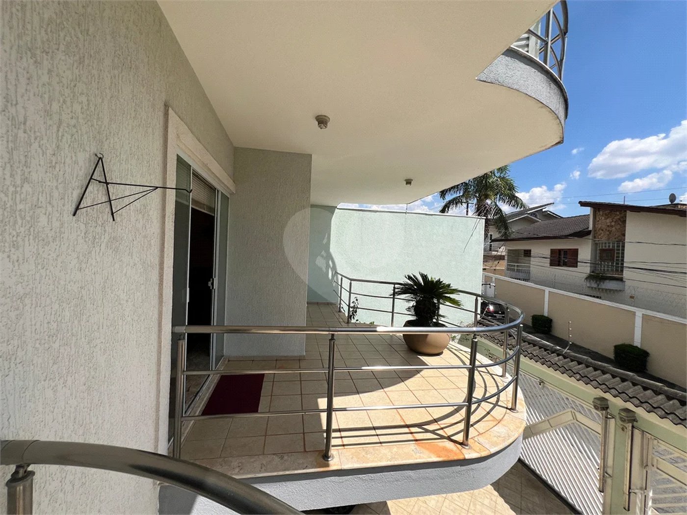 Luxuoso Sobrado com 4 Suítes, Elevador e Espaço Gourmet no Tremembé