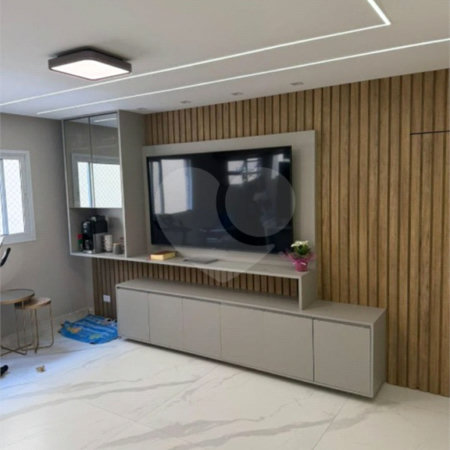 Apartamento com 03 dormitórios com 1 vaga de garagem.