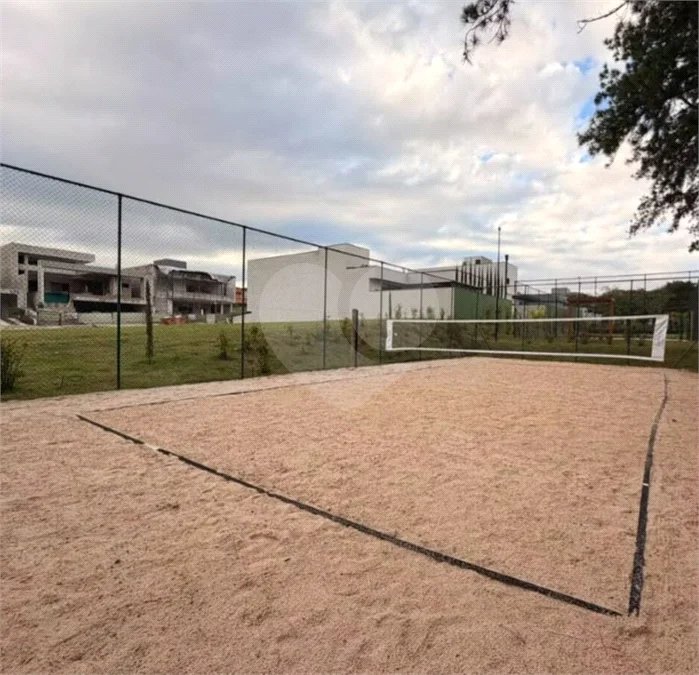 Terreno à venda no Condomínio Jardim Villa Sapezal, em Indaiatuba (Chácara Alvorada) — R$ 580.000,00 - Terreno com 360m² de área total (12x30), o terreno é plano e está localizado na entrada do condominio,O Jardim Villa Sapezal conta com infraestrutura completa, ruas largas e pavimentadas, portaria