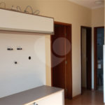 Linda casa em condomínio fechado com 2 Dormitórios.