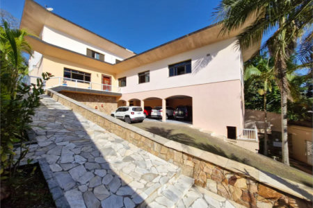 Casa à venda com 4 suítes no condomínio Villa Viana II, Cotia - SP