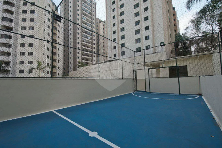 Linda cobertura Duplex om 3 dormitórios, sendo uma suíte com armários e ar condicionado e 2 vagas .