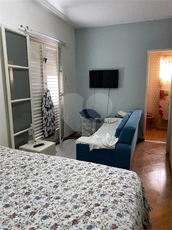 Casa com 202m² , 4 dormitórios , sendo 1 suíte , 3 vagas de garagem.