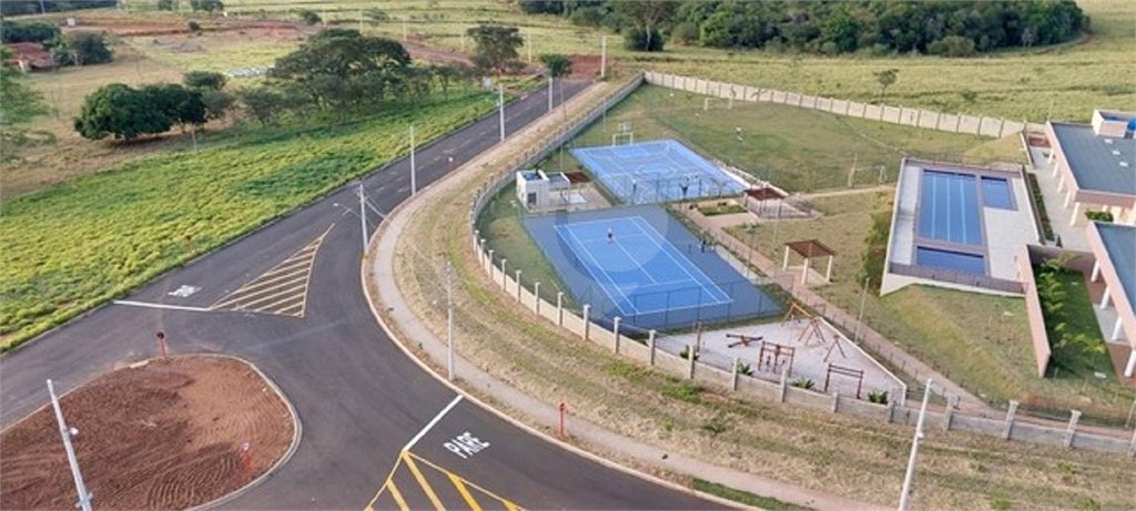 Terreno no Condomínio Residencial Villeneuve.