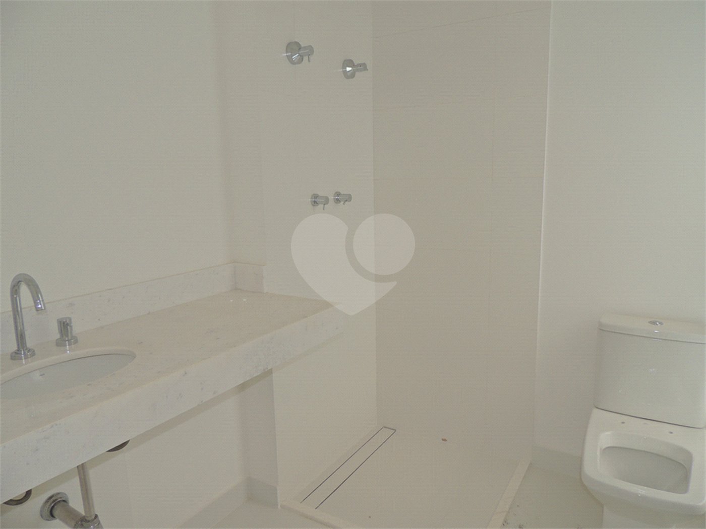 Casa à venda com 3 suítes no condomínio Jardim Flora, São Paulo - SP