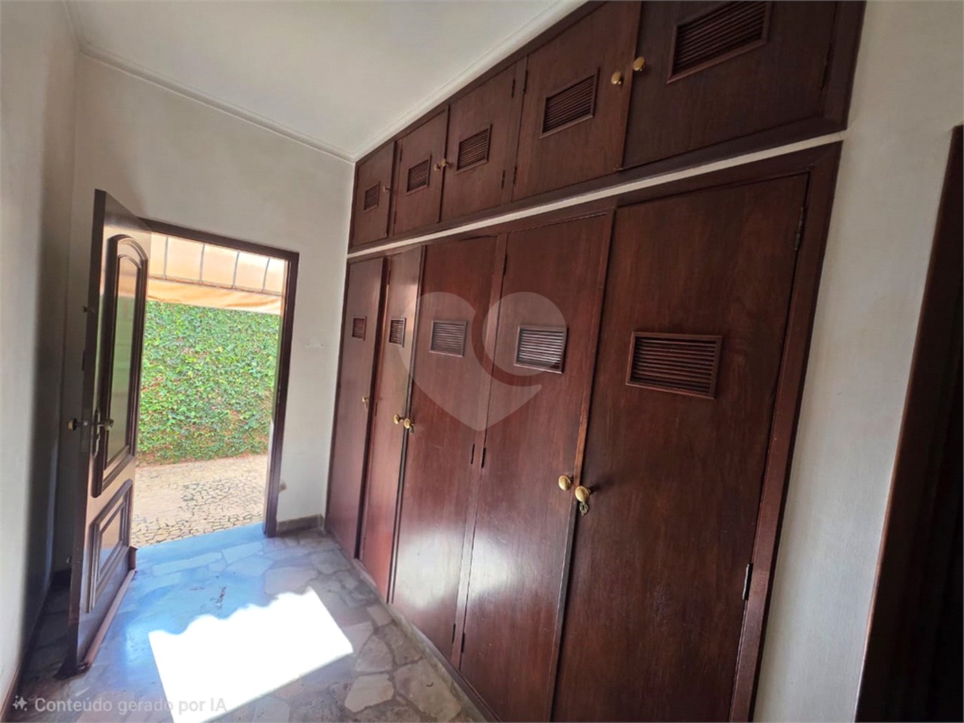 Casa Térrea 5 quartos bem localizada com piscina.
