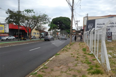 Terreno Comercial à Venda na Av. Teixeira de Barros – Rua Larga