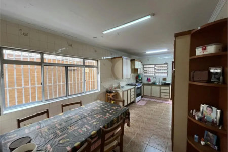 SOBRADO COM 350 M2 ( ABAIXO DO PREÇO DE MERCADO) 3 DORMITÓRIOS 3 SUÍTES SAÚDE