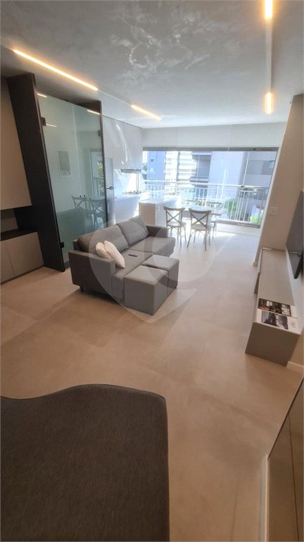 Apartamento com 2 dormitórios e uma suíte, mobilíado no Ibirapuera.