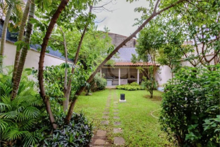 Casa para locação no Jardim da Saúde – São Paulo Imóvel amplo e elegante, com 360 m² de área construída em terreno de 400 m²