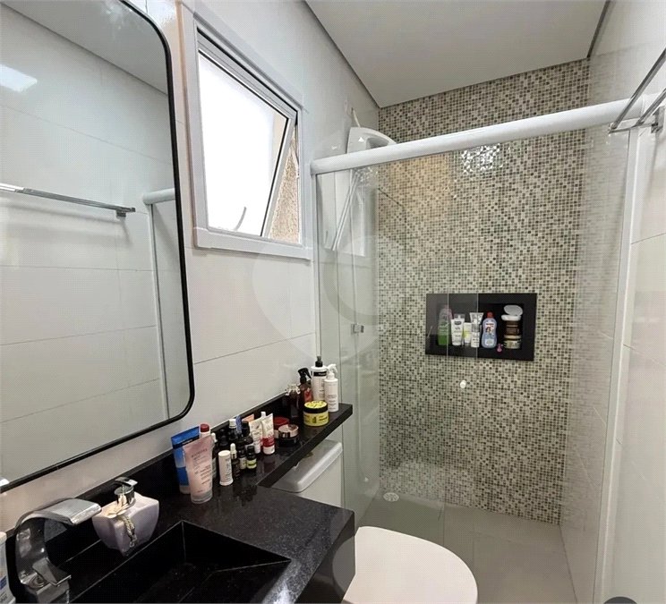 Apartamento de 100 m² à venda em Santo André, sem condomínio, com 2 quartos, 2 banheiros, móveis planejados, área gourmet e 1 vaga coberta e fixa. Excelente acabamento.